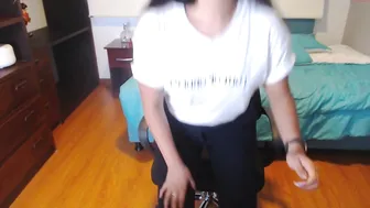 soyannie  Dark-haired curva
