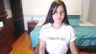 soyannie  Dark-haired curva