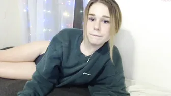 strawberry  seductive babe fucks both holes