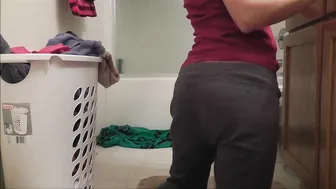 MANDY FLORES clips4sale naughty mare fucks pussy sex machine