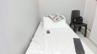 cute_molly18 the chick measures beautiful outfits.