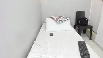 cute_molly18 the chick measures beautiful outfits.