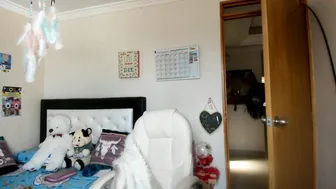 noemibcnz sweet masturbating