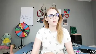 syndica skinny babe pleases with her appearance