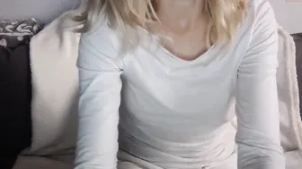 s_mailleee nude bitch fucks anus ass