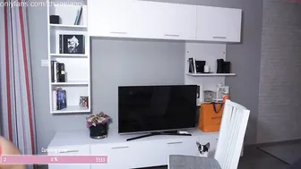 chaneljj Entertaining chick