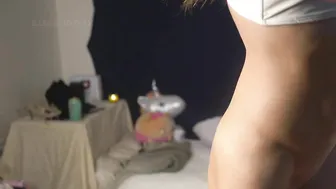 sweetmialeelove busty chick caresses shaved foil