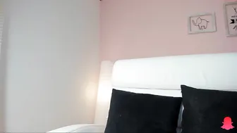 lilicarter_ wonderful chick rides a sex car