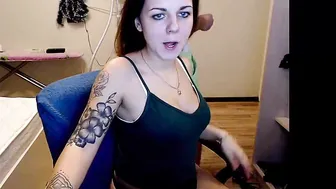 kindlybitch dude licks shaved cunt girlfriend