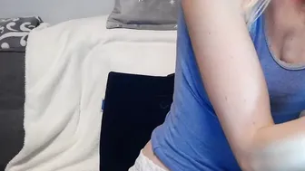 s_mailleee sex machine makes the slut groan