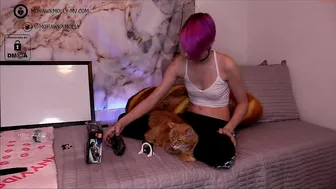 mohawkmolly babe undressed and started jerking off
