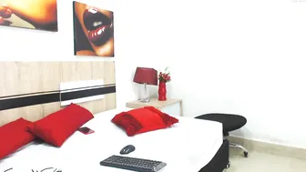 alison_ker mature slut pulls pussy while lying in a chair