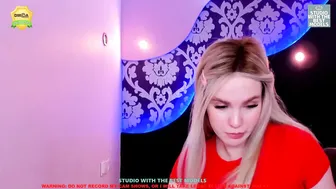 mikki_coy moans sweetly