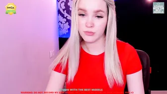 mikki_coy moans sweetly