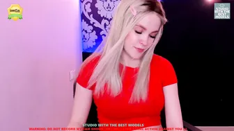 mikki_coy moans sweetly