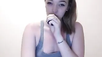 xirarachael shy slut with a nice ass fucks pussy