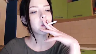 mrs_eva sultry slut fucks her pussy
