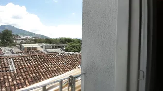 noemibcnz fucks her pussy