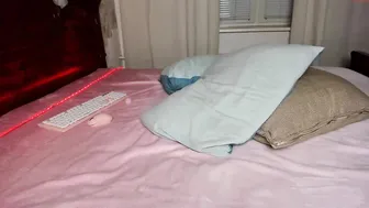 santanika black-haired handjob lying on the couch