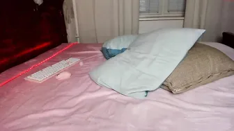 santanika black-haired handjob lying on the couch