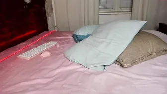 santanika black-haired handjob lying on the couch