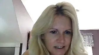 rachaelb the stubborn slut fucks herself with a phallus