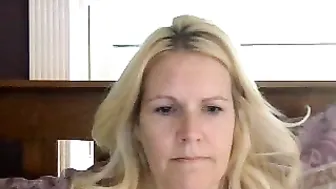 rachaelb the stubborn slut fucks herself with a phallus