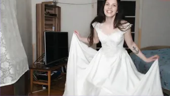 sweetmandyy big breasted harlot massages nipples