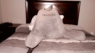 kb3301 the charming bitch twirls a big booty