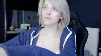 sweet_tinker_bell Busty blonde