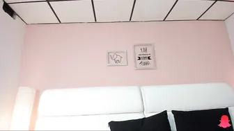 lilicarter_ skinny beauty pulls pussy