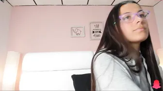 lilicarter_ skinny beauty pulls pussy