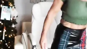 musclemama4u twirling nipples on big boobs