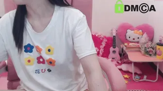 babydollasian586 plump brunette masturbating pussy with her hand