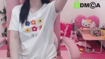 babydollasian586 plump brunette masturbating pussy with her hand