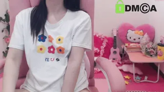 babydollasian586 plump brunette masturbating pussy with her hand