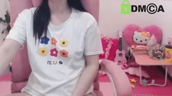 babydollasian586 plump brunette masturbating pussy with her hand