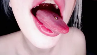 julydays Luxurious young lady