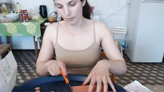 sweetmandyy chick with slack tits dancing in front of the camera