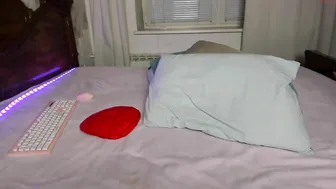 santanika gorgeous mare jerks off pussy