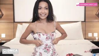 itschericandy lustful female passionately fucks her cunt