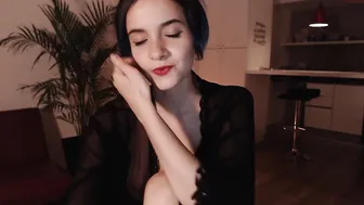 feluriann appetizing slut furiously shoves vegetables in her cunt