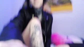 aleksandra_ fucks herself on the sofa