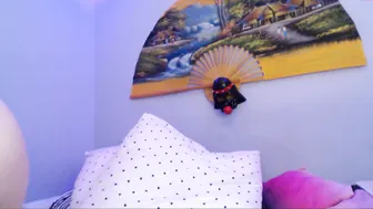 aleksandra_ fucks herself on the sofa