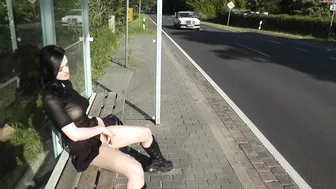 mydirtyhobby Alissa-Noir Schamlos an der Bushaltestelle masturbiert 20.06.16