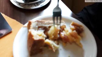 MISSMIA Spermakuchen im Caf?й Public