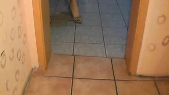 Sexy-Engel Durch die gl?дnzende FSH mit dem Pumps befriedigt