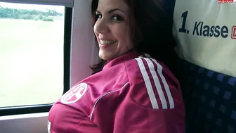 Skandal??se freiz??gige Bahnfahrt! Zug ist voll und ich zieh mich aus! mit HOT-KINKY-ME