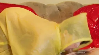 fetishalina Ein??len und Blowjob mit Kondom in Rainwear