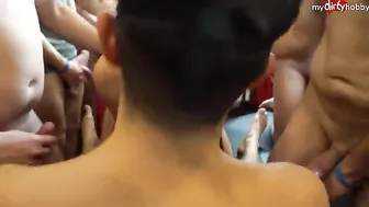 Die Spermaschlacht der Bitches geht in die n?дchste Runde mit Mit-Fick-Zentrale